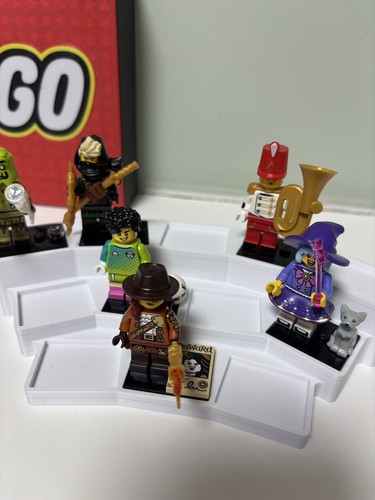 Lego minifigures display - minifigures, stand