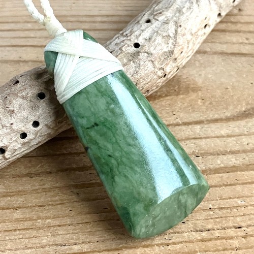 Small new zealand pounamu - new,