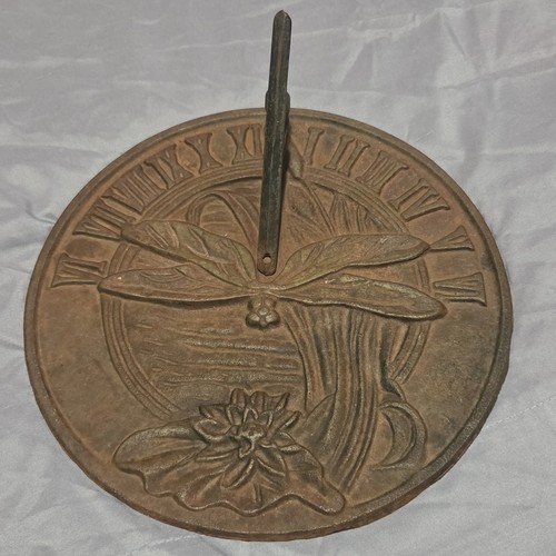 Round dragonfly garden - round,