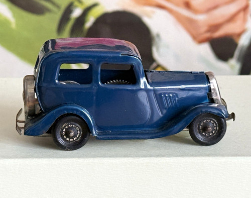 Triang minic 100 - minic, saloon