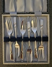 6 CAKE FORKS IN ORIGINAL BOX