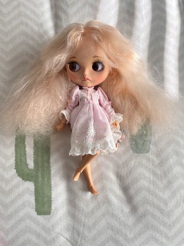 Blythe doll with outfit and - with,