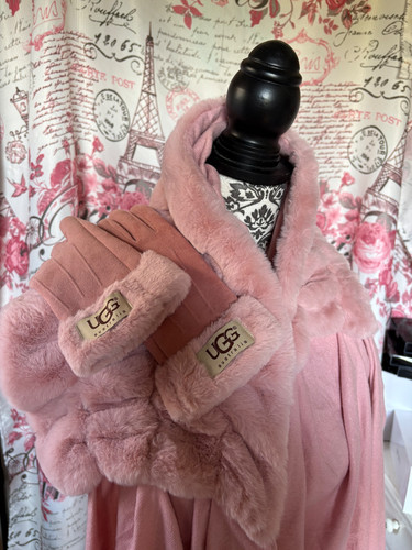 Nwot women ugg - nwot,