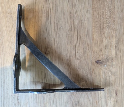 Cast iron shelf brackets 16cm