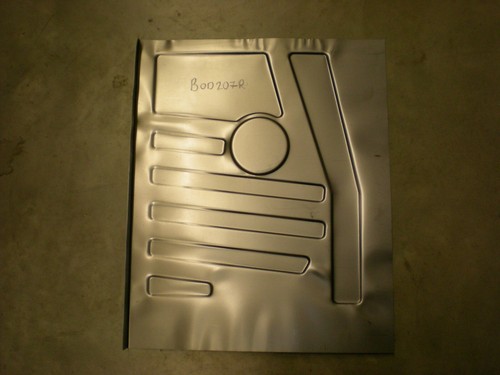 Triumph stag rh front floor - **,