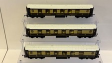 Hornby OO Gauge Golden Arrow