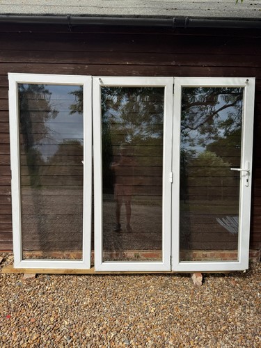 White aluminium bifolding - white,