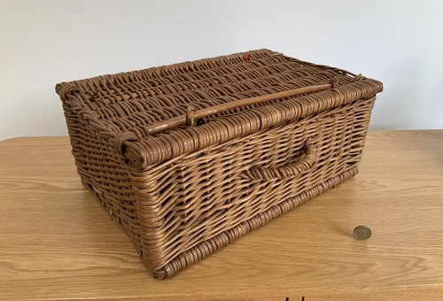 Large vintage wicker picnic - large,