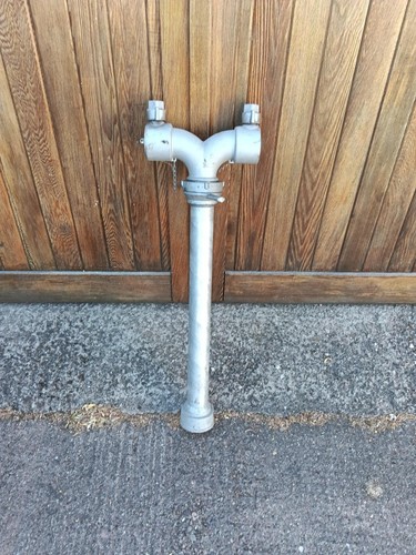 Twin outlet fire hydrant - outlet,