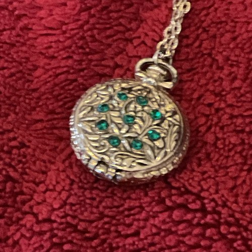 Vintage gold tone locket - gold,