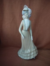 Miquel Requena  "Elegant Lady"  (14.75" Tall)