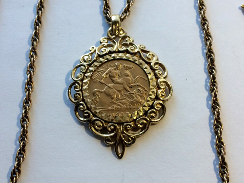 22ct half sovereign coin - &, 9ct