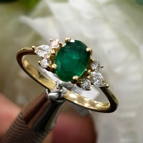 Natural 21ct green - 1.21ct, emerald