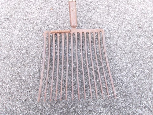 Vintage tine hay pitch - tine, fork