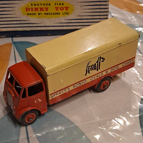 Dinky toys guy van - dinky,