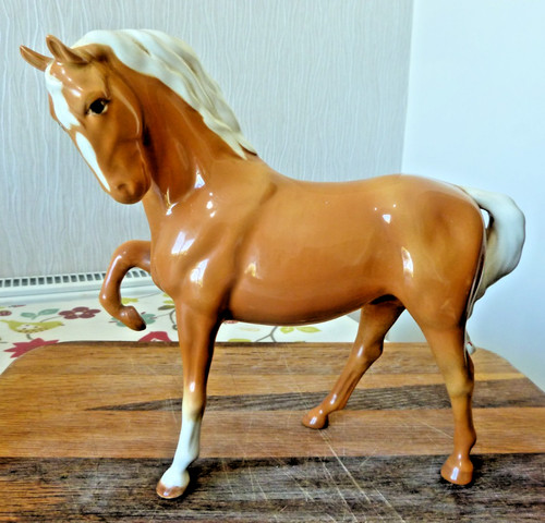 Beswick palomino horse model - beswick,