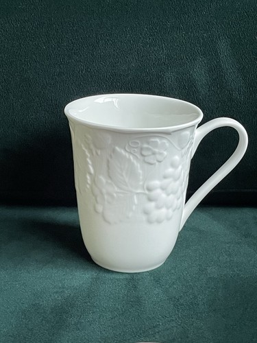 Wedgwood strawberry vine mug - &,