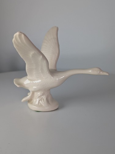 Vintage canadian white - vintage, ceramic