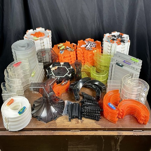 Huge 300 piece hexbug - huge,