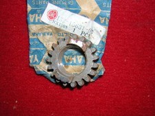 Yamaha TA125 / RD125 75/76 Clutch Kick Pinion Gear. Genuine Yamaha. New. B68B3