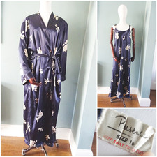 Vintage 1990s Nightgown  Robe