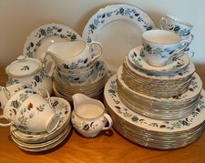 Selection of Vintage Colclough Linden Pattern Dinner & Tea Ware c.1955-1964