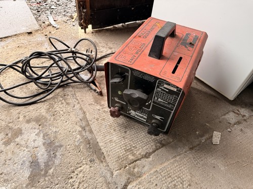 F140 240v welder - 240v,