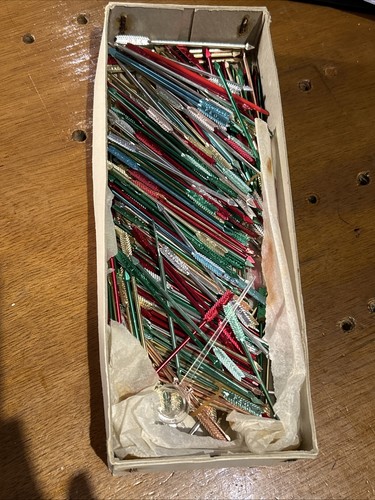 Vintage coloured metal - , arrow