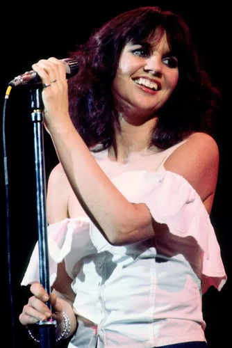 Linda ronstadt cute candid - ronstadt,