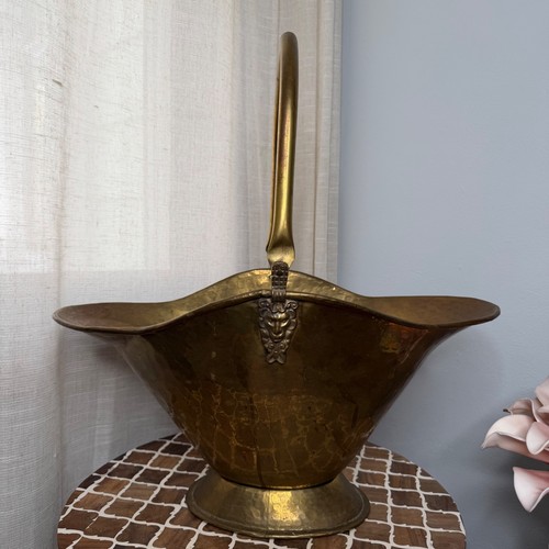 Vintage hammered brass - brass, lion
