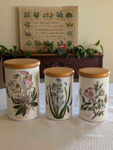 Vtg 1972 set - set, of