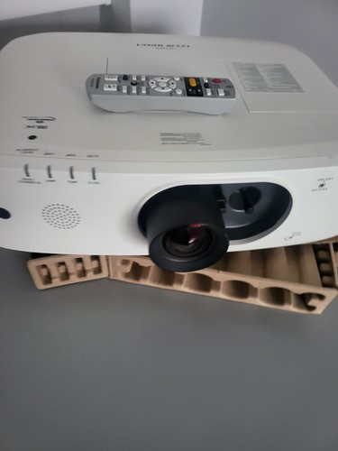 Panasonic fz570 wuxga - pt,