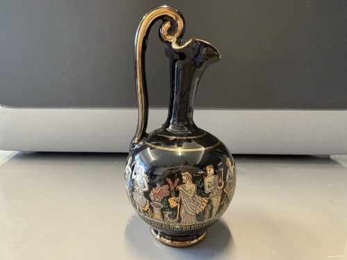 Greek pottery vase featuring
