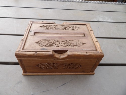 Vintage carved leaf pattern