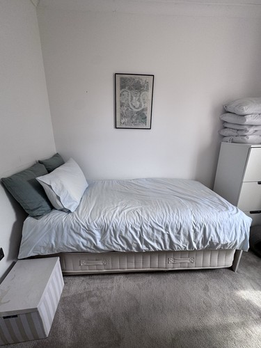 Single bed with pull - -out, to