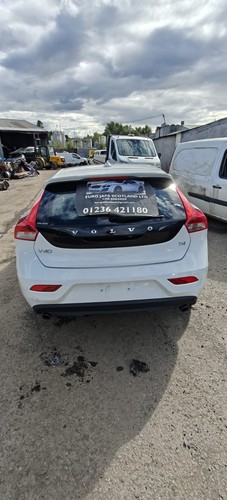 Volvo v40 petrol - t5, automatic