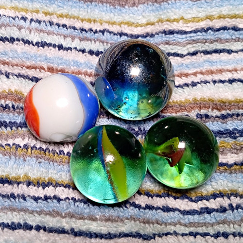 Assorted glass toy - glass,