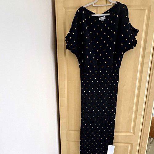 Never fully dressed black - fully, black/gold