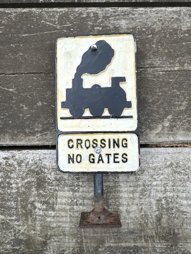 Cast crossing gates railway - cast,