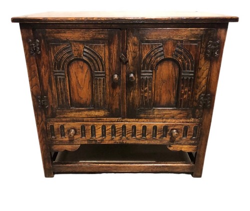 Handsome vintage carved oak - handsome,