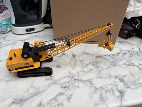 Cat 225 crane model - 225,