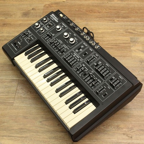 Roland analog synthesizer - sh-1,