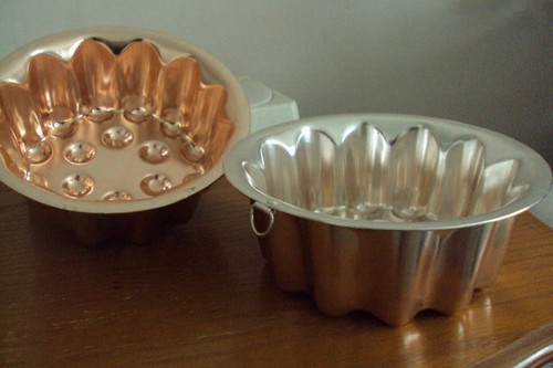 Lot two jelly molds - two,
