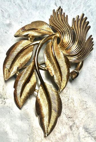 Vintage crown trifari gold - vintage,