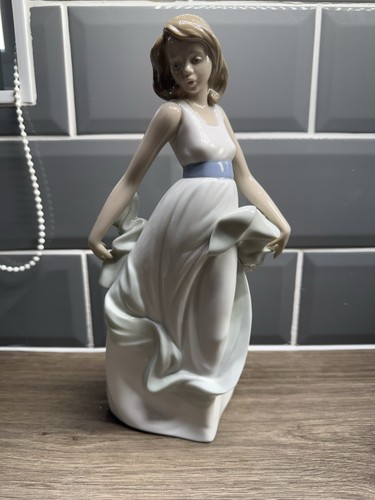 Nao lladro figurine 1343 - nao, by