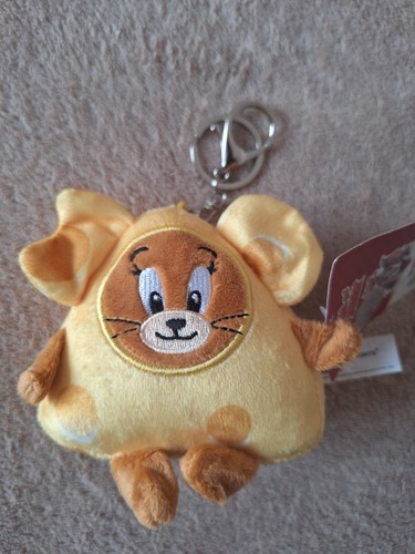 Jerry cheese shaped from tom - jerry,