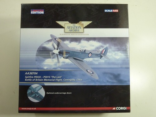 Corgi aa38704 spitfire xix - corgi, pr.xix