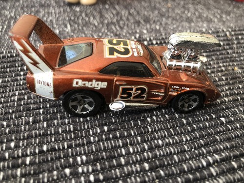 Hot wheels dodge charger - hot,