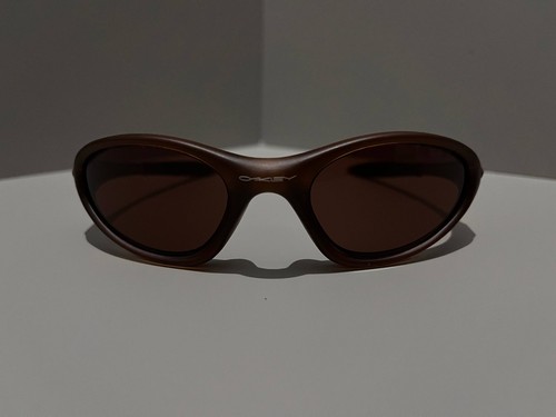 Brown oakley minute - minute, 1.0