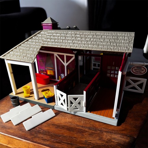 Breyer stablemate red stable - stablemate,